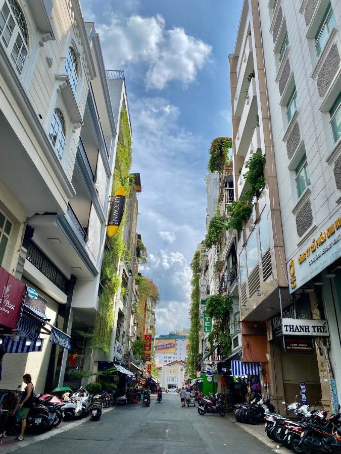 Le Bijou Chic In The Heart Of Saigon Charm With View Lägenhet Ho Chi Minh-staden Exteriör bild