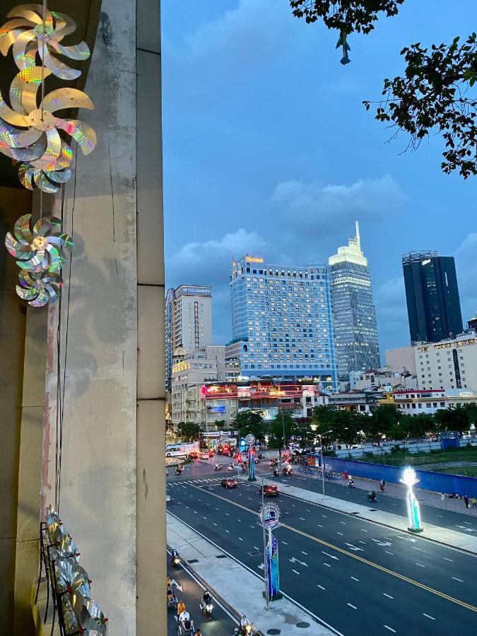 Le Bijou Chic In The Heart Of Saigon Charm With View Lägenhet Ho Chi Minh-staden Exteriör bild